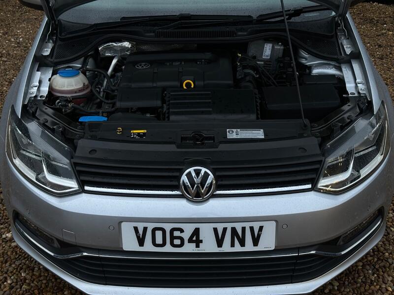 VOLKSWAGEN POLO