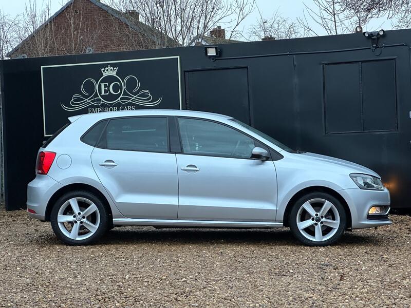 VOLKSWAGEN POLO
