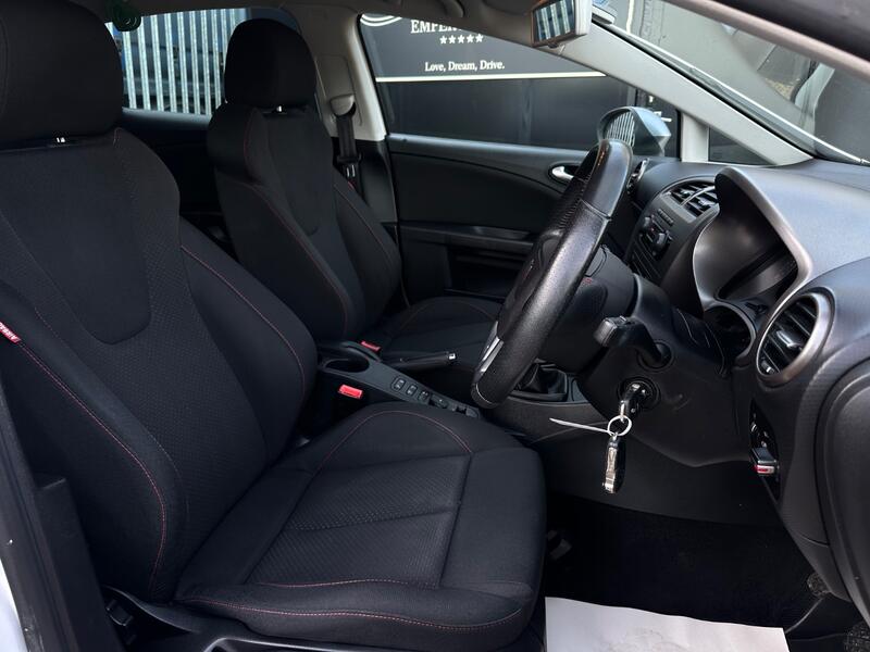 SEAT LEON