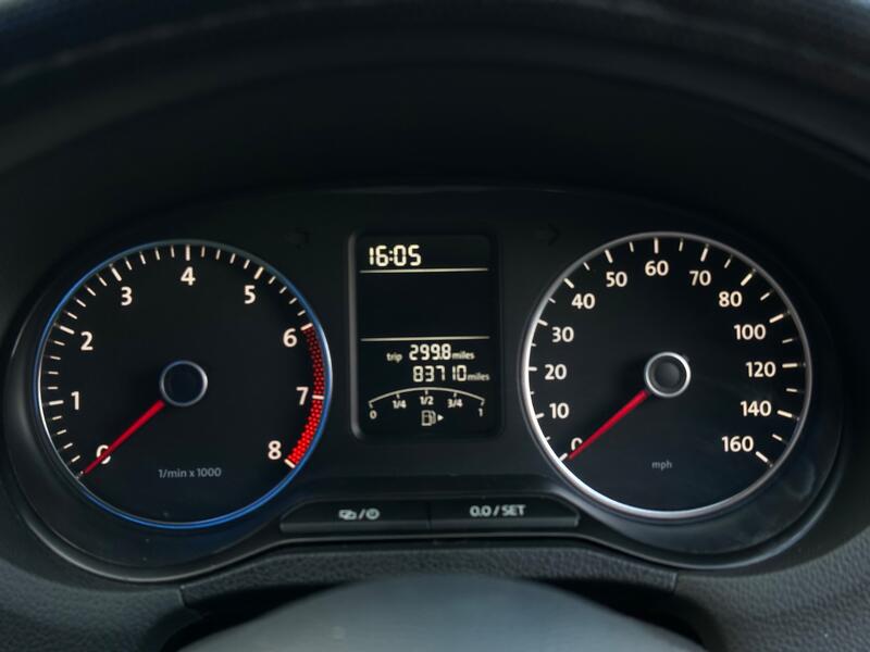 VOLKSWAGEN POLO